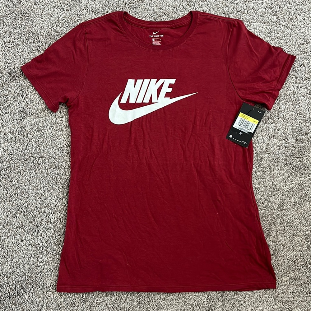 Nike small t-shirt NWT